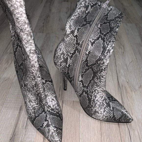 Snake Skin bootie - Picture 2 of 5